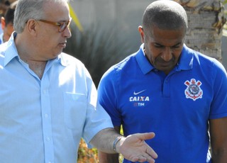 Presidente confirma busca do Timão por atacante: 