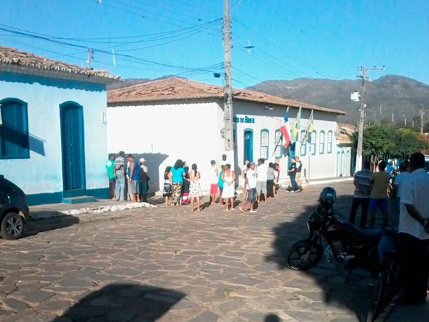Moradores foram surpreendidos por ação na madrugada (Foto: Fabiano Neves / Site Destaque Bahia)