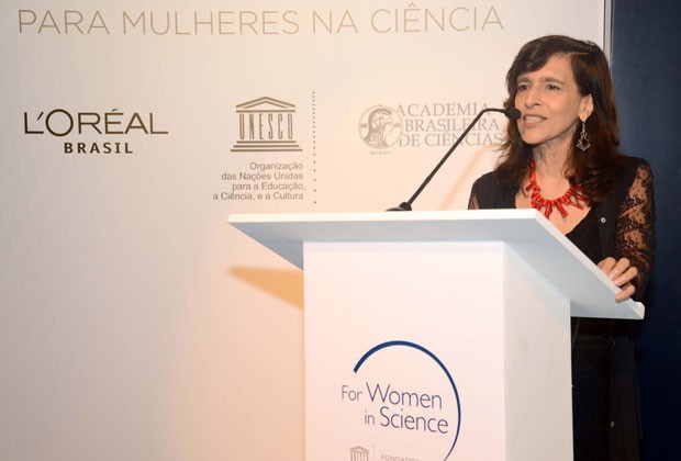A PROFESSORA MARCIA BARBOSA FOI A LAUREADA DO PRÊMIO INTERNACIONAL "FOR WOMEN IN SCIENCE" DESTE ANO (Foto: Divulgação)