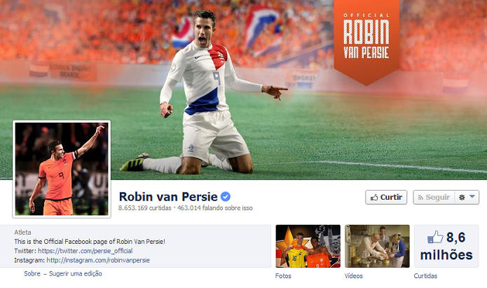 Robin Van Persie do Manchester United tem 8,495,230 de fãs no Facebook (Foto: Reprodução/Facebook)