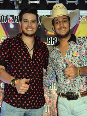 Bruno & Barreto durante show em Muzambinho, MG (Foto: Vermes & Cia/ Divulgação) Bruno & Barreto durante show em Muzambinho, MG (Foto: Vermes & Cia/ Divulgação)