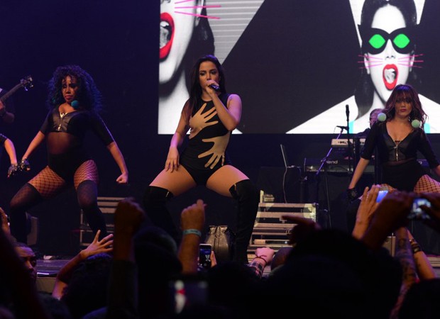 Anitta requebra em palco (Foto: Vinicios Marinho/Brazil News) Anitta requebra em palco (Foto: Vinicios Marinho/Brazil News)