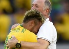 Após pancada, Neymar vira preocupação (AFP)