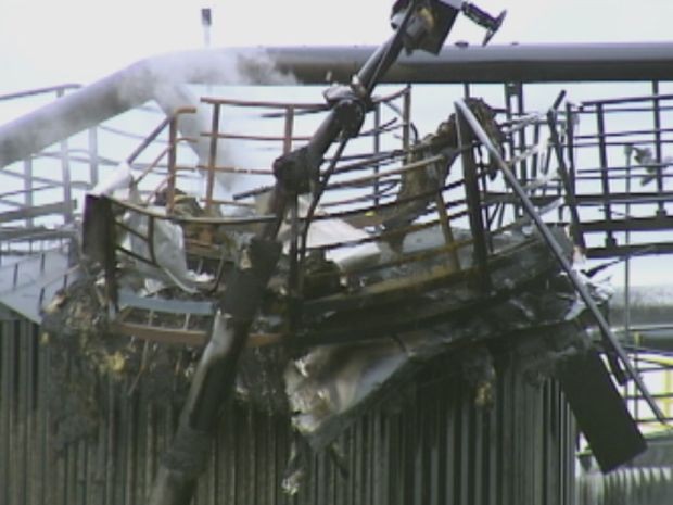 Bombeiros demoraram cerca de meia hora para controlar o incêndio.  (Foto: reprodução/TV Tem)