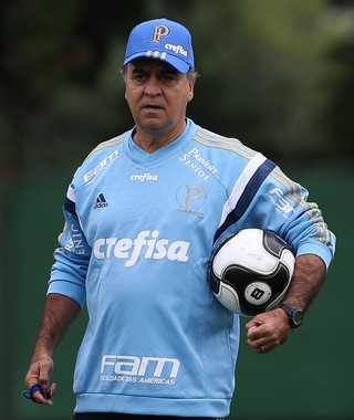 Marcelo Oliveira aposta em Cleiton Xavier e não fala em novos reforços