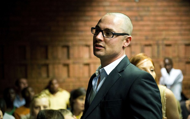 Carl irmão de Oscar pistorius no julgamento (Foto: Agência Reuters)
