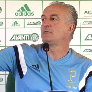 Dorival faz mistério, admite possíveis reforços e nega lista de dispensa