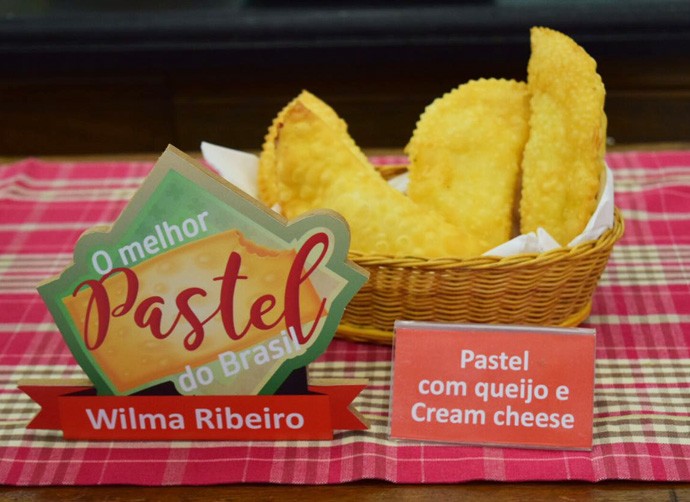 Pastel com Queijo e Cream Cheese Pães e salgados > O Melhor Pastel do