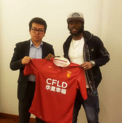 Gervinho é apresentado no Hebei Fortune, da China (Foto: Divulgação)