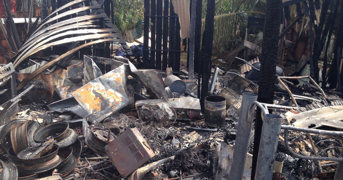 Incêndio destrói depósito de sucata no bairro Ipê, em Macapá - Globo.com