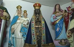 Aposentada Tem Colecao Com Mais De 100 Imagens De Santos Em Goias Goias G1