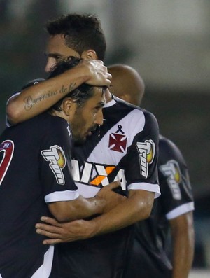 Douglas gol Vasco x Resende (Foto: Alexandre Cassiano / O Globo)