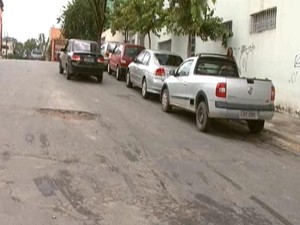 G1 Motoristas reclamam dos buracos nas ruas de Divinópolis notícias