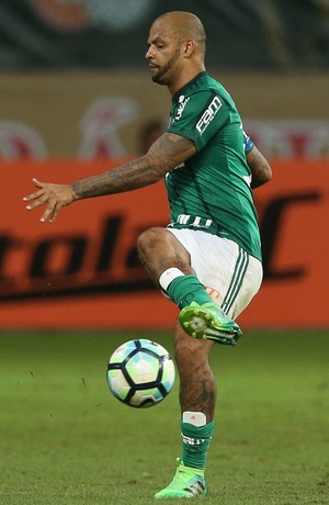 Chapelou bonito, ganhou: Felipe Melo, com muita classe, é 
