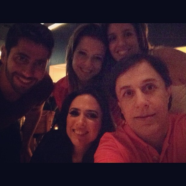 Tatá Werneck com ex-BBB Marcelo e amigos (Foto: Reprodução/Instagram)