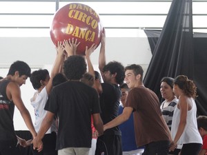 Aula de circo com dança em Poá (Foto: Wanderley Costa/ Prefeitura de Poá) Aula de circo com dança em Poá (Foto: Wanderley Costa/ Prefeitura de Poá)