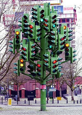 Árvore de semáforos de Pierre Vivant  (Foto: Reprodução/The World Geography)