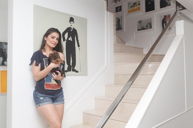 Franciely Freduzeski abre sua casa triplex de 400 m² na Barra da Tijuca, na zona oeste do Rio, e mostra decoração moderna e divertida (Foto: Anderson Barros / EGO)