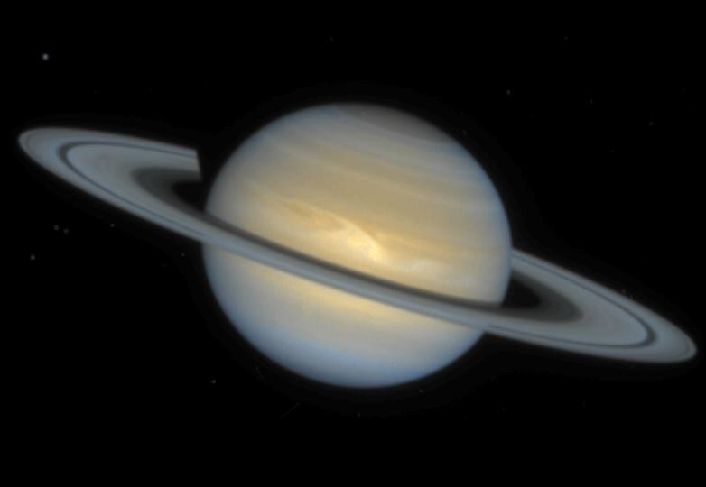 25 anos do Telescópio Espacial Hubble: O planeta Saturno. No centro, em branco, o Hubble fotografou uma tempestade na atmosfera do planeta