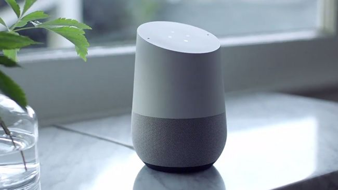O Google Home tem design mais ousado do que o Amazon Echo (Foto: Divulgação/Google)