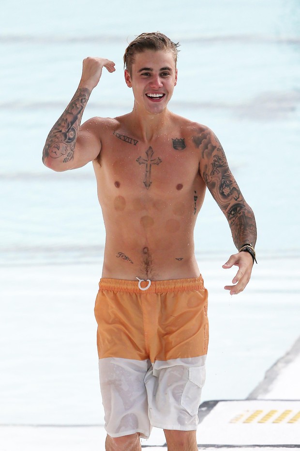 Justin Bieber em praia em Sydney, na Austrália (Foto: Grosby Group/ Agência)