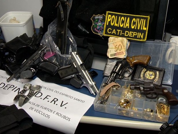 Materiais apreendidos durante a operação Caraíva, no Espírito Santo (Foto: Reprodução/ TV Gazeta)