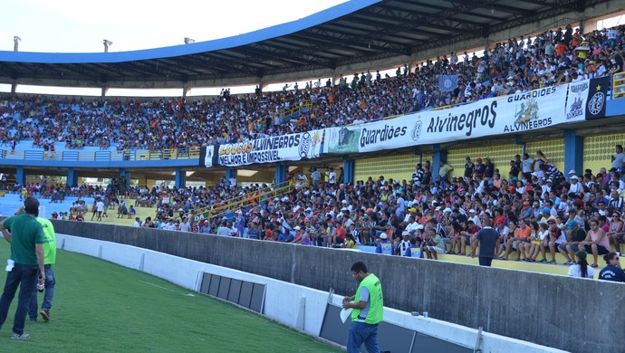 Torcida do São Raimundo no Estádio Colosso do Tapajós (Foto: Dominique Cavaleiro/ GloboEsporte.com) Torcida do São Raimundo no Estádio Colosso do Tapajós (Foto: Dominique Cavaleiro/ GloboEsporte.com)