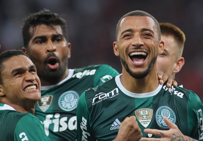Vitor Hugo gol Palmeiras (Foto: Giuliano Gomes/Agência PR Press) Vitor Hugo gol Palmeiras (Foto: Giuliano Gomes/Agência PR Press)