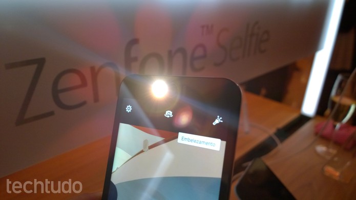 Zenfone Selfie (Foto: Fabricio Vitorino/TechTudo)