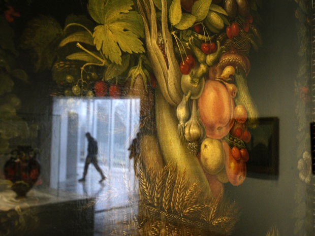 Quadro "L'Ete", de Arcimboldo Giuseppe, no Museu do Louvre de Lens (Foto: Michel Spingler/AP Photo)