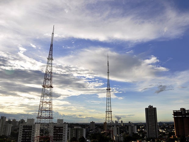 Final de semana em Cuiabá deve ser de céu com nuvens e possibilidade de chuva. (Foto: Denise Soares/G1)