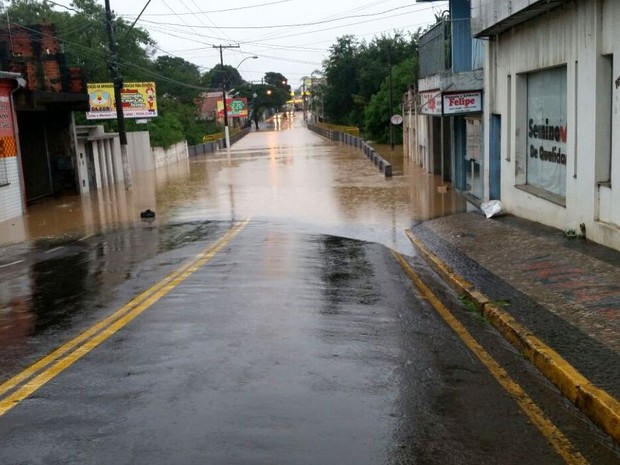 Ponte XV de Novembro em Capivari (Foto: Tonny Machado/ Raízes FM) Ponte XV de Novembro em Capivari (Foto: Tonny Machado/ Raízes FM)