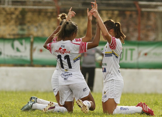 São José futebol feminino e Pinheirense Brasileiro (Foto: Raimundo Paccó/ ALLSPORTS)