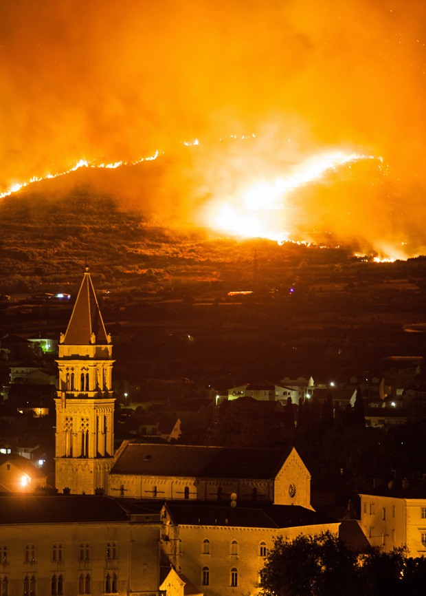 Incêndio na Croácia destruiu cerca de 600 hectares de florestas (Foto: STR/AFP)