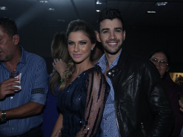 Gusttavo Lima com a noiva, Andressa Suita, em show em São Paulo (Foto: Leo Franco/ Ag. News)