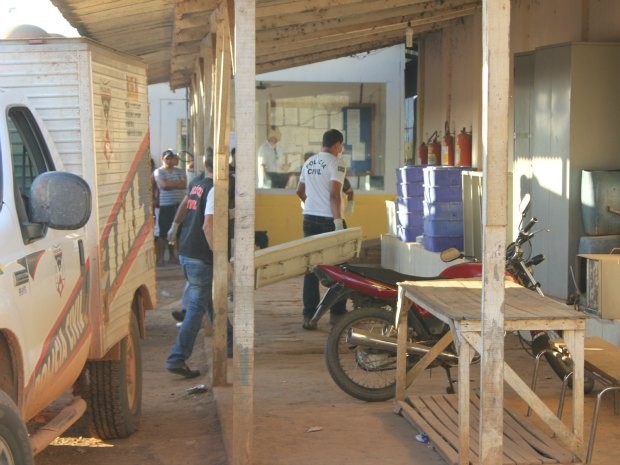 No domingo, sete presos morreram carbonizados na Colônia Penal Ênio Pinheiro (Foto: Taísa Arruda/G1)