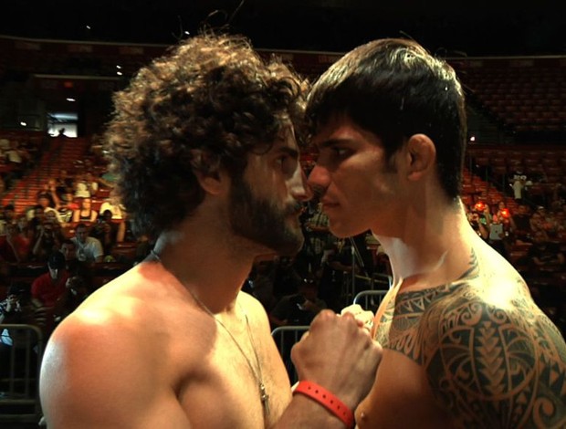 Close-up da encarada entre Charlie Brenneman e Erick Silva no UFC (Foto: Reprodução/Twitter)
