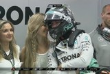 Após fim de semana para esquecer, Rosberg recebe consolo da esposa