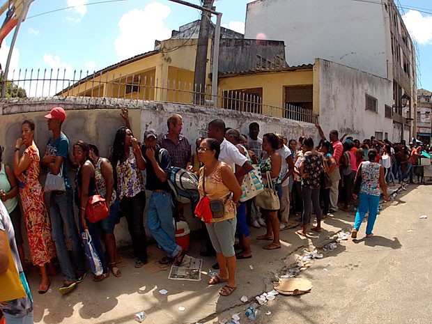 G1 Ambulantes Fazem Fila Em Cadastro Para Atuar Nas Praias De