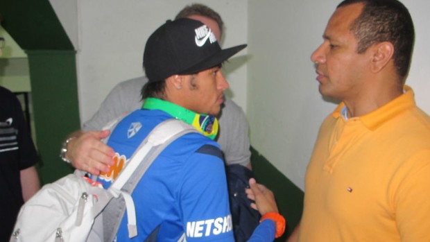 Neymar e o pai em Florianópolis (Foto: Marcelo Hazan / globoesporte.com)
