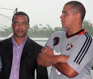 Walter com empresário marco antônio telles e com felipe ximenes, diretor de futebol do Fluminense (Foto: Richard Souza)
