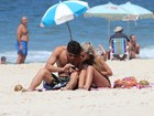 Yasmin Brunet e Evandro Soldati curtem praia em clima quente
