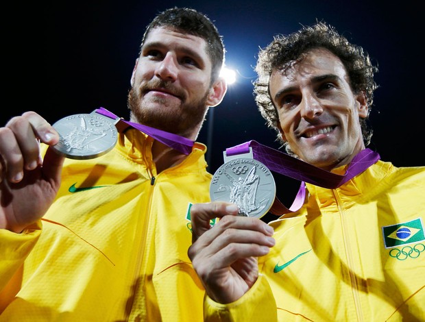 Alison e Emanuel medalha de prata vôlei de praia olimpíadas 2012 (Foto: Reuters)
