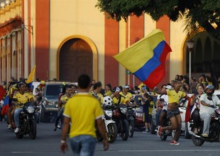 Colombiano comemoram vitória, mas Bogotá registrou várias brigas (Foto: Agência EFE)
