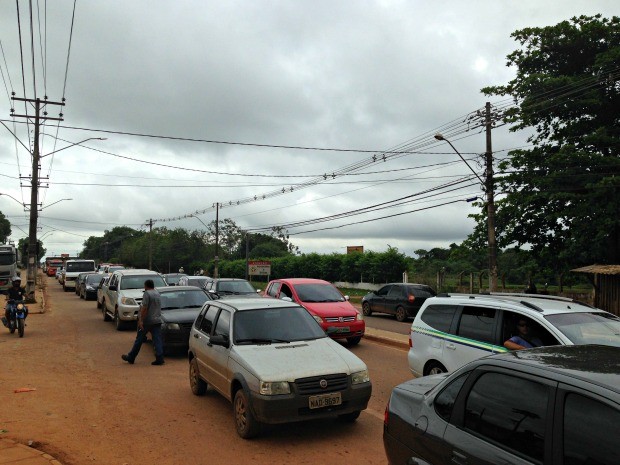 G1 Por Melhorias Em Bairro Moradores De Loteamento Fecham Via Na Capital Notícias Em Acre 8191