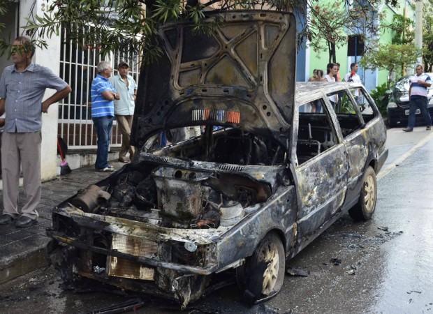 NS Carro Incêndio Nova Serrana (Foto: Jornal Serranense) NS Carro Incêndio Nova Serrana (Foto: Jornal Serranense)
