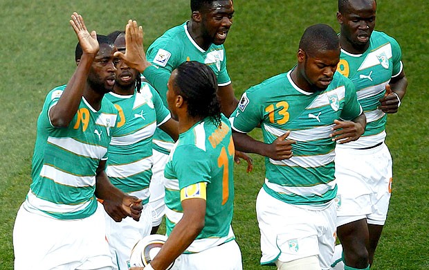 Yaya Toure comemoração Costa do Marfim jogo Coreia do Norte (Foto: Reuters)