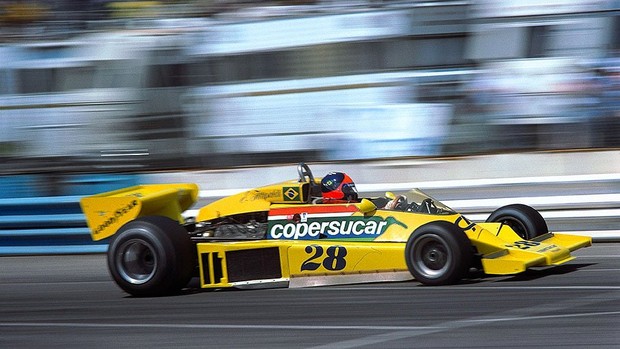 Emerson Fittipaldi guia o carro de Fórmula 1 da Copersucar em 1977 (Foto: Reprodução)