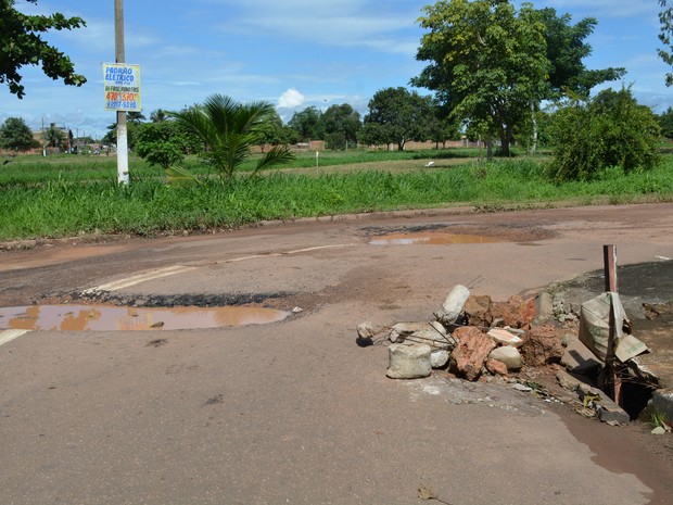 Segundo os moradores, o local é uma via de escoamento rápido de transporte urbano (Foto: Sara Cicera/G1) Segundo os moradores, o local é uma via de escoamento rápido de transporte urbano (Foto: Sara Cicera/G1)