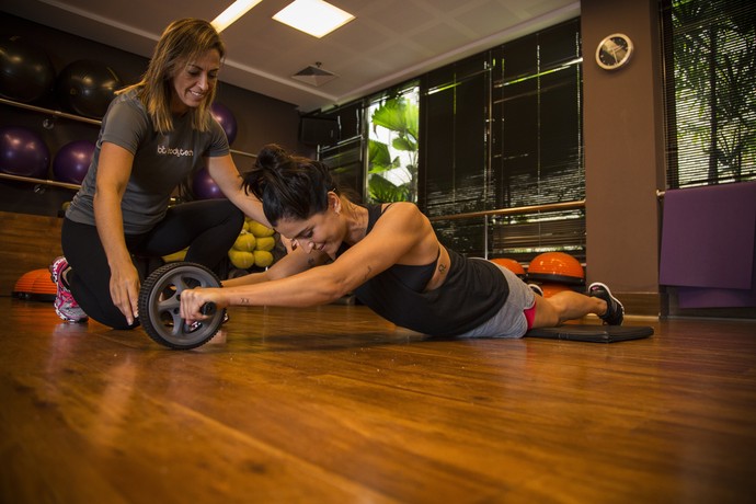 A personal trainer Fernanda Manhães é quem cuida da rotina de exercícios da atriz (Foto: Inácio Moraes/Gshow)